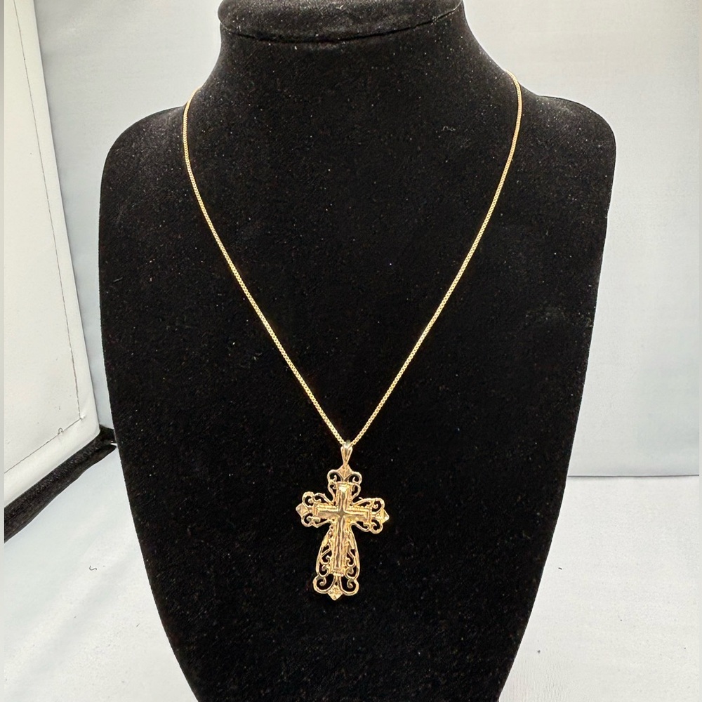 Beautiful Cross Pendant Necklace